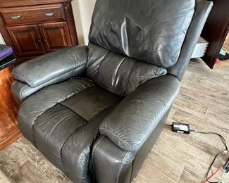 La-Z-Boy Greyson Leather Power Recliner #2 40 x 38 x 44 HxWxD