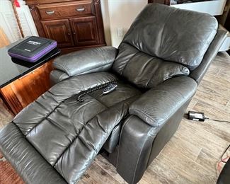 La-Z-Boy Greyson Leather Power Recliner #2 40 x 38 x 44 HxWxD