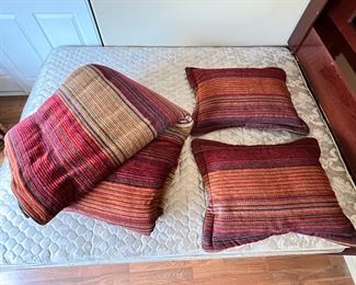 Queen Comforter & Pillow Set Queen