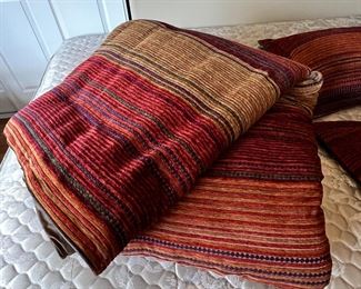 Queen Comforter & Pillow Set Queen