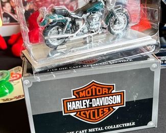 Maisto Harley Davidson 1:18 Model 2000 FXDL Dyna Low Rider 4x7x3in