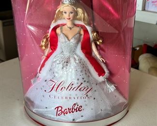 Barbie 2001 Holiday Celebration 50304 14x12x4in HxWxD