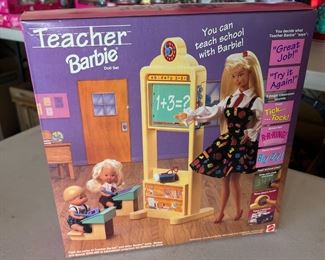 Barbie 1995 Teacher Doll Classroom 13914 13x13x3in HxWxD