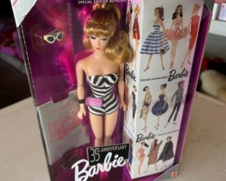 35th Anniversary Barbie Doll Special Edition #11590 1959 Tribute #2 13x9x2.5in HxWxD