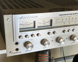 Marantz 2252B Vintage Stereo Receiver 6 x 17 x 16in HxWxD