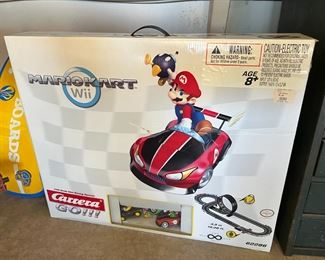 Carrera Go 62286- 1:43 Nintendo Mario Kart Wii slot Car Racing System 20x24x4in HxWxD
