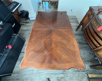 Stanley Dining Table & 6 Chairs Table: 30 x 46 x 78– 100–122in HxWxD