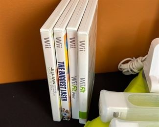 Nintendo Wii Video Game Console Bundle RVL-001