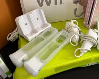 Nintendo Wii Video Game Console Bundle RVL-001