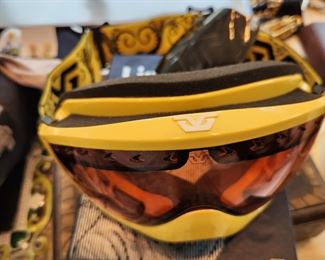 never worn ski goggles