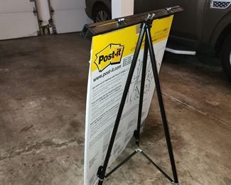 Tripod presentation easel