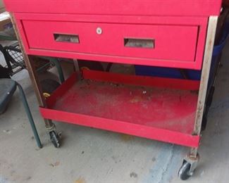 Tool cabinet