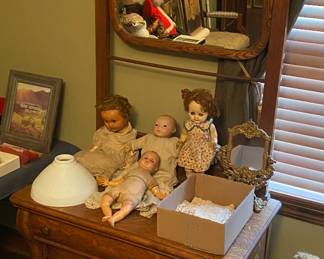 Nice Claw Feet Oak Wash Stand with Mirror and Bar