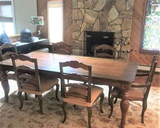 Dining Room Table & 6 Chairs