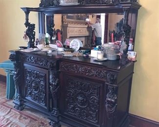 Victorian Renaissance Revival style dark stained and carved oak sideboard with mirrored hutch, late 19th century. 79 x 71 x 27