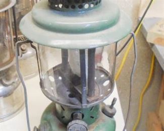 COLEMAN US 1945 LANTERN