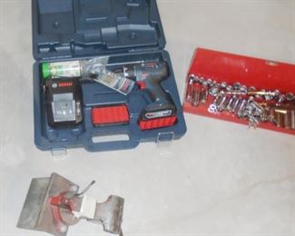 BATTERY DRILL SOCKETS VISE