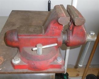 BENCH VISE