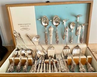 "Reed & Barton" Wood Box. Flatware Marked 1861 Rogers Oneida Ltd. 98 pieces Silver Plate