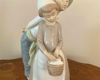 Rare "Nao Lladro" Porcelain Figurine Courting Couple with Basket,(1977).