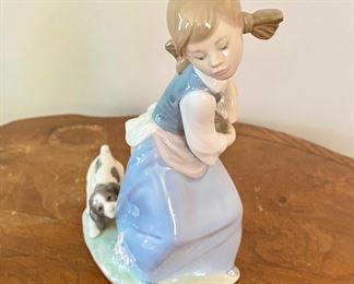 LLadro Porcelain Figurine "Naughty Dog".