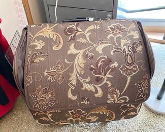 Additional photo of Sewing Machine Case.