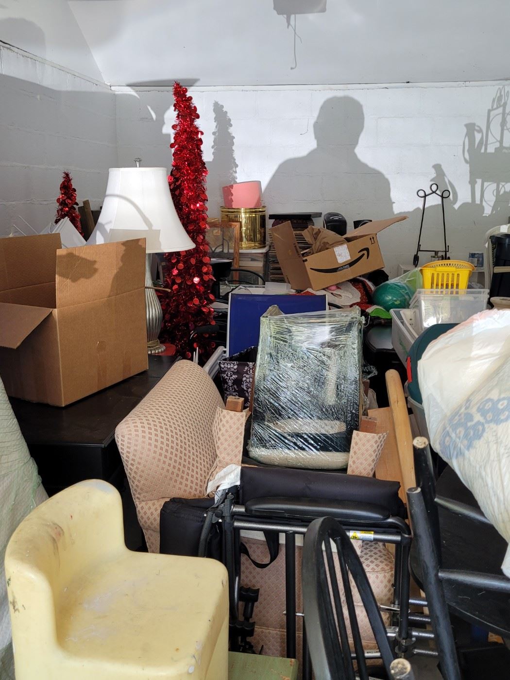 FAIRFIELD MOVING SALE DESIGNER ITEMS, RECORD... starts on 7/28/2023