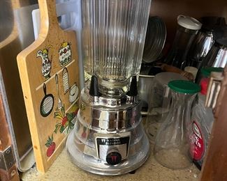 vintage kitchen items - Waring blender
