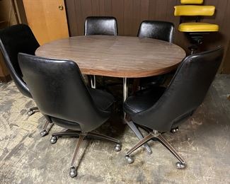 1970s chrome and vinyl chairs (5) with matching oval table