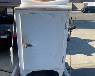 Monitor top refrigerator works!