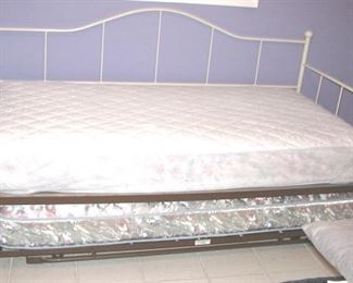 Daybed Trundle Bed   
