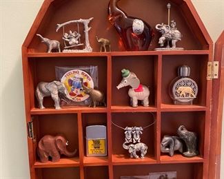 Tiny elephant tchotchkes.