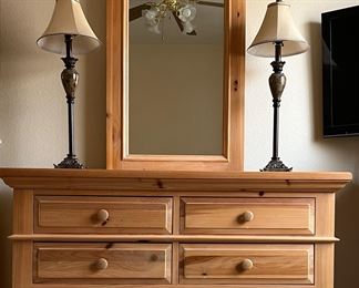 Broyhill Dresser w/ Mirror, Table Lamps pr