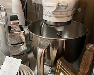 Kitchen-Aid Mixer