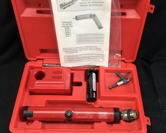 MILWAUKEE SCREWDRIVER