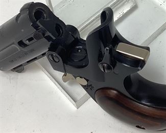 DAVIS INDUSTRIES MODEL DERRINGER DM-22