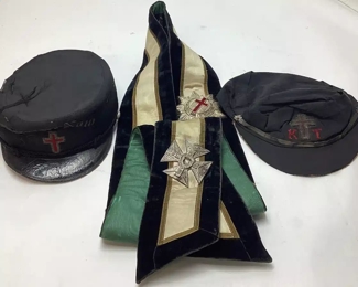 EARLY FREE MASON MASONIC CEREMONIAL SASH, 2 HATS