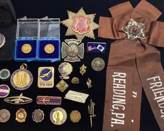 ASSORTED COLLECTIBLE PINS, U.S. MARINES,