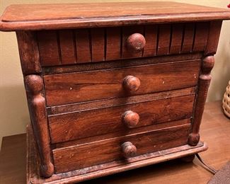 Wood small chest