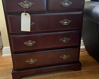 Petite 5 drawer mahogany chest