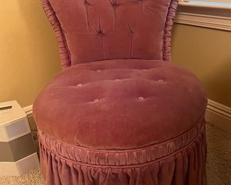 Tufted Velvet Sweetheart Chair