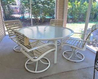 Patio table and 4 Chairs by Brown Jordan