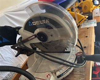 Delta compound miter saw