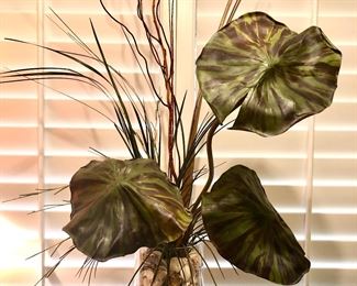 Shells and leaves arrangement