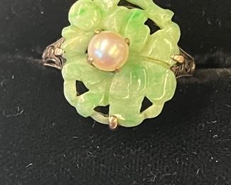 Vintage art deco carved jadeite ring !