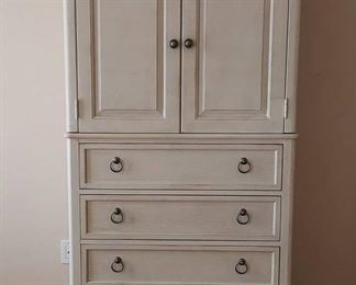 Lovely Drexel Heritage Cream 4 Drawer Entertain Storage Chest