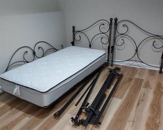 Very Nice Metal Daybed with Mattress