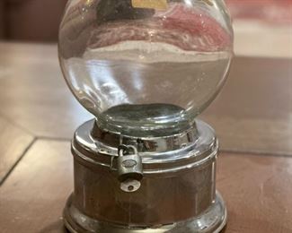 Vintage H&W Machine Company KIWANIS Gumball Machine