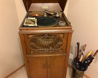 1920's Brunswick Antique Phonograph