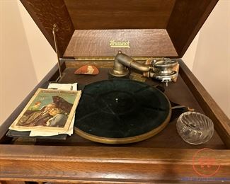1920's Brunswick Antique Phonograph